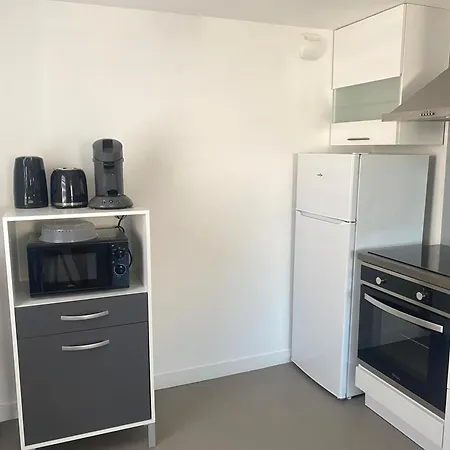 Grand T2 Centre-Ville, Calme, Lumineux Et Spacieux, 1 Chambre, 1 A 5 Pers, Climatisation, Wifi, Parking Libre Et Gratuit Lorient