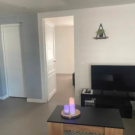 Grand T2 Centre-Ville, Calme, Lumineux Et Spacieux, 1 Chambre, 1 A 5 Pers, Climatisation, Wifi, Parking Libre Et Gratuit Lorient