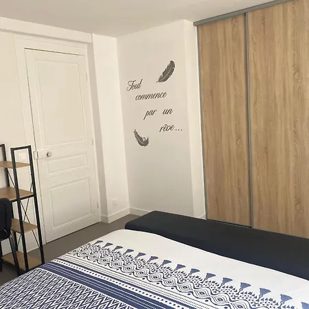 Grand T2 Centre-Ville, Calme, Lumineux Et Spacieux, 1 Chambre, 1 A 5 Pers, Climatisation, Wifi, Parking Libre Et Gratuit Lorient
