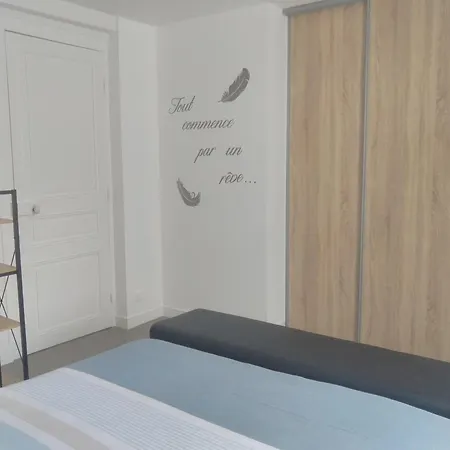 Grand T2 Centre-Ville, Calme, Lumineux Et Spacieux, 1 Chambre, 1 A 5 Pers, Climatisation, Wifi, Parking Libre Et Gratuit *