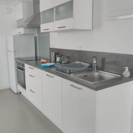 Grand T2 Centre-Ville, Calme, Lumineux Et Spacieux, 1 Chambre, 1 A 5 Pers, Climatisation, Wifi, Parking Libre Et Gratuit * Lorient
